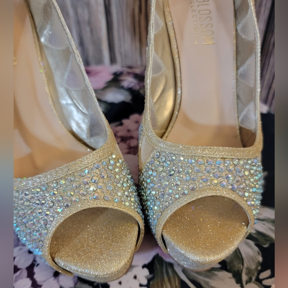 Champagne Gold Peeptoe HEELS - Picture 10 of 11
